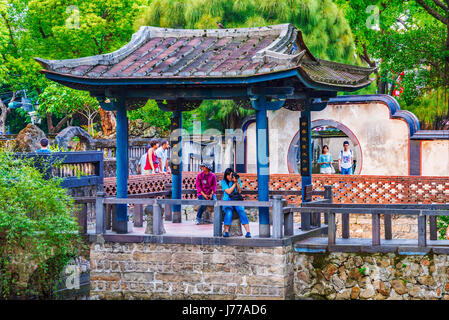 TAIPEI, TAIWAN - Le 30 avril : Cour de l'hôtel particulier de la famille Lin et le jardin avec l'architecture traditionnelle chinoise le 30 avril 2017 à Taipei Banque D'Images