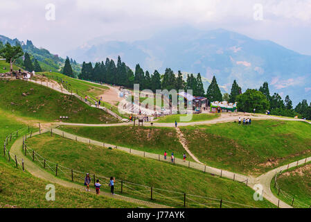 NANTOU, TAIWAN - Le 05 mai : c'est une vue de Qingjing farm une destination touristique populaire dans les montagnes de la comté de Nantou sur Mai 05, 2017 à Nantou Banque D'Images