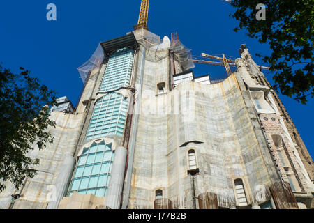 Glory Façade de la Sagrada Familia encore en construction, Barcelone, Espagne. Banque D'Images