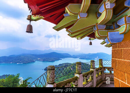 Ci'en architecture pagode avec Sun Moon Lake Banque D'Images