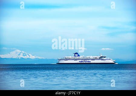 BC Ferries, navires à passagers de l'entreprise Esprit de la Colombie-Britannique sur la mer avec de belles Mt Baker historique 5. Banque D'Images