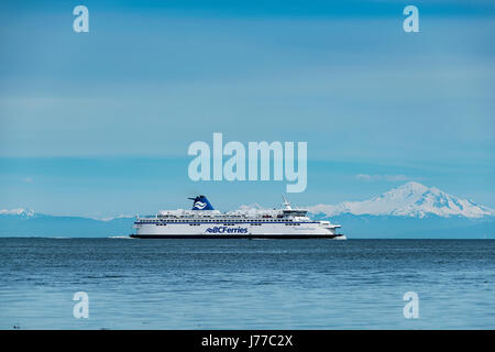 BC Ferries, navires à passagers de l'entreprise Esprit de la Colombie-Britannique sur la mer avec de belles Mt Baker historique 2. Banque D'Images