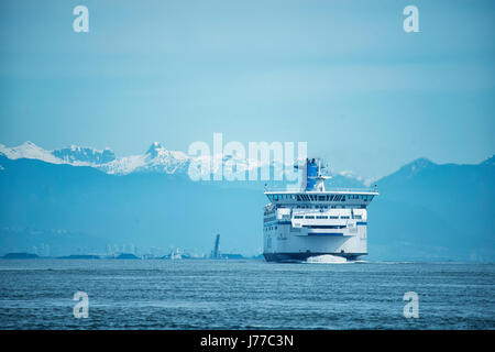 BC Ferries, navires à passagers de l'entreprise Esprit de la Colombie-Britannique près de la voile à l'Île Galiano 3. Banque D'Images