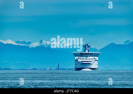 BC Ferries, navires à passagers de l'entreprise Esprit de la Colombie-Britannique près de la voile à l'Île Galiano 1. Banque D'Images