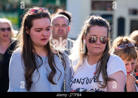 Liverpool, Royaume-Uni. 23 mai, 2017. Environ 150 personnes ont assisté à une veillée à Liverpool, le mardi 23 mars 2017 à la mémoire des victimes de l'attaque terroriste qui a eu lieu à la Manchester Arena suite à un concert la nuit dernière dans lequel 22 personnes où tués. Crédit : Christopher Middleton/Alamy Live News Banque D'Images