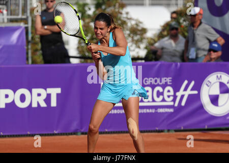 Strasbourg, France. 23 mai, 2017. Le joueur français Amandine Hesse est en action lors de son match au 2ème tour du circuit WTA tennis internationaux de Strasbourg contre Shuai Peng joueur de tennis chinois le 23 mai 2017 à Strasbourg, France - ©Yan Lerval/Alamy Live News Banque D'Images