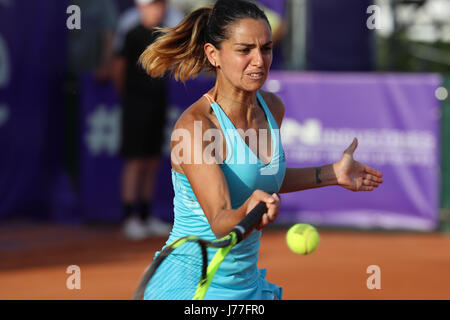 Strasbourg, France. 23 mai, 2017. Le joueur français Amandine Hesse est en action lors de son match au 2ème tour du circuit WTA tennis internationaux de Strasbourg contre Shuai Peng joueur de tennis chinois le 23 mai 2017 à Strasbourg, France - ©Yan Lerval/Alamy Live News Banque D'Images