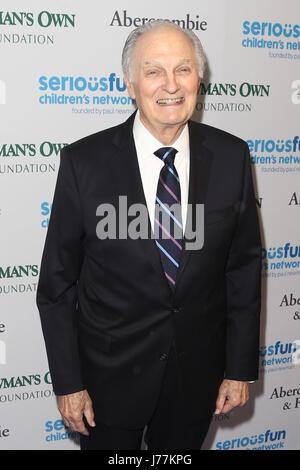 New York, USA. 23 mai, 2017. Assiste à l'acteur Alan Alda 2017 Gala SeriousFun Children's Network à Chelsea Piers, Pier 60, le 23 mai 2017 à New York, NY, USA. Credit : AKPhoto/Alamy Live News Banque D'Images