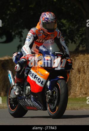 Photographie PAR RICHARD GRANGE FILE PIC EN DATE DU 27 JUIN 2005. GOODWOOD FESTIVAL OF SPEED, Chichester, West Sussex. UK. Nicky Hayden, rider World Superbike et ancien champion de MotoGP, a visité le Goodwood Festival of Speed en 2005. Nicky est décédé le 22 mai 2017, des suites de blessures subies dans un accident à vélo en Italie 5 jours plus tôt. Banque D'Images