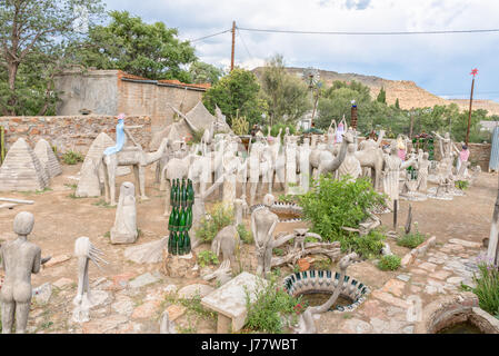 NIEU BETESDA, AFRIQUE DU SUD - le 21 mars 2017 : le béton et des sculptures en verre à l'Owl House dans Nieu-Betesda, un village historique dans le Cap oriental P Banque D'Images