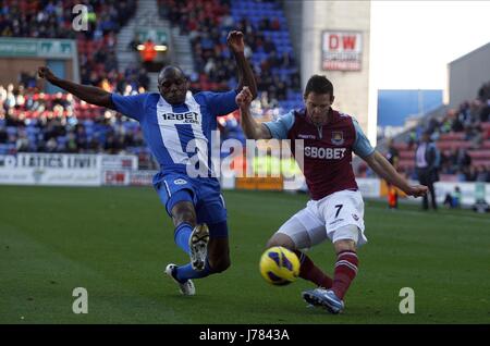 MATT JARVIS & EMMERSON BOYCE Wigan Athletic V WEST HAM ANGLETERRE WIGAN stade JJB UNITÉ 27 Octobre 2012 Banque D'Images