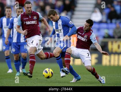 JAMES MCARTHUR & MATT JARVIS Wigan Athletic V WEST HAM ANGLETERRE WIGAN stade JJB UNITÉ 27 Octobre 2012 Banque D'Images