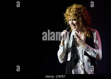 Turin, Fiorella Mannoia effectuée lors d'un concert sold out au Théâtre du Colisée, avec son tournoi 'Fighter'. La chanteuse italienne est arrivée deuxième au dernier Festival de San Remo avec la chanson "être heureux". Banque D'Images