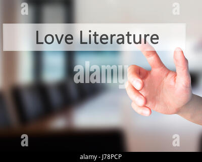 La littérature d'amour - part en appuyant sur un bouton sur l'arrière-plan flou concept . Le commerce, la technologie, internet concept. Stock Photo Banque D'Images