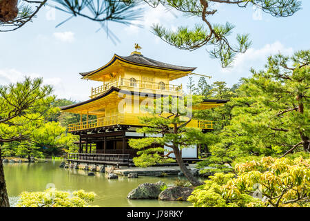 Architecture de Temple Kinkakuji (Pavillon d'Or) à Kyoto, Japon Banque D'Images