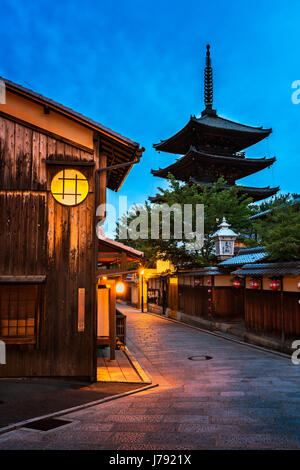 La Pagode Yasaka et Sannen Zaka Rue du matin, Gion, Kyoto, Japon Banque D'Images