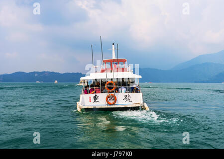 NANTOU, TAIWAN - Mai 06 : c'est un bateau sur Sun Moon Lake où les touristes que les transports pour visiter le lac et visiter les différentes zones du lac sur Ma Banque D'Images