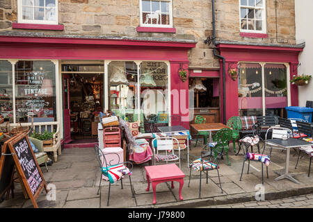 Salon de thé et Dottys2166 shop à Staithes, North Yorkshire, Angleterre, Royaume-Uni Banque D'Images