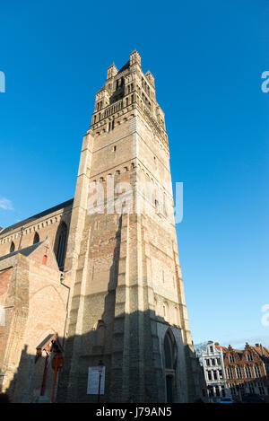 Cathédrale Sint-Salvator à journée ensoleillée à Bruges, Belgique. Banque D'Images