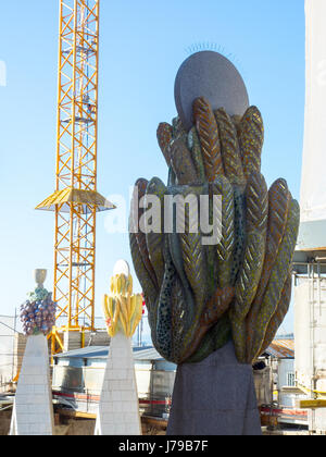 Sculpture ornementale sur le sommet d'une spire de la Sagrada Familia à Barcelone en Espagne. Banque D'Images