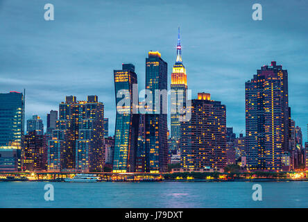 Manhattan waterfront skyline, New York City Banque D'Images
