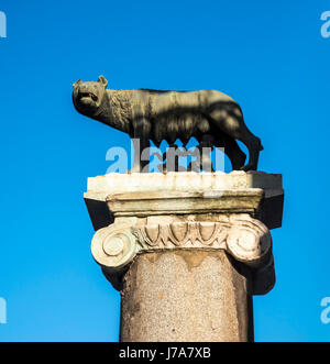 Romulus et Remus allaités par la elle wolf sur la colline du Capitole à Rome, Italie Banque D'Images