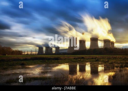 Drax est une grande centrale à charbon dans la région de North Yorkshire, England, capable de la cocombustion de la biomasse et le coke, et son nom vient de la proximité de vil Banque D'Images