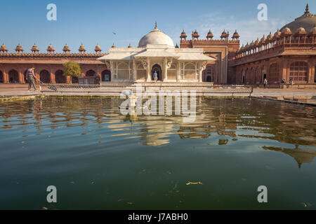 L'architecture indienne de Mughal en marbre blanc - salim chisti (darga) tombe à Fatehpur Sikri Agra.