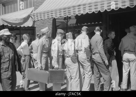 Les soldats de Fort Benning au terminal de bus à Columbus, Géorgie, 1941. Banque D'Images