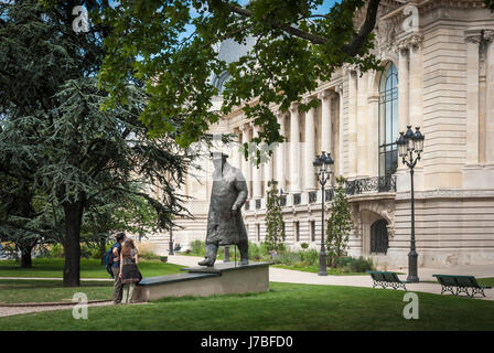 Statue de Winston Churchill près de Petit Palais, Paris Banque D'Images