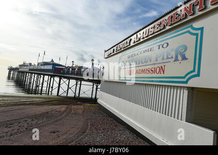 Paignton Pier, plage de Paignton, Devon Banque D'Images