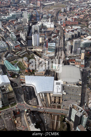 Vue aérienne de la Manchester Arena et la gare de Victoria, UK Banque D'Images