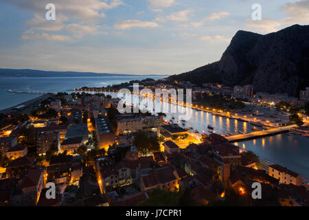 La ville de Dubrovnik et la rivière Cetina delta dans le coucher du soleil, Croatie Banque D'Images