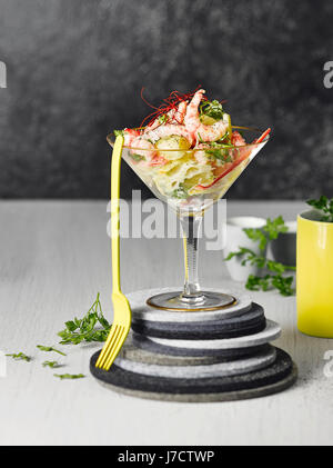 Cocktail de crevettes pommes de terre Banque D'Images