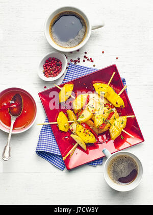 À l'ananas brochettes et Apple Banque D'Images