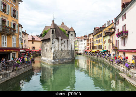 Palais de l'Isle, Annecy, France. Une île prison médiévale dans le canal du Thiou utilisée pour 100 d'années, et plus récemment dans la 2e guerre mondiale. Banque D'Images