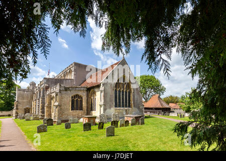 EAST BERGHOLT, ST MARIE LA VIERGE ET L'ÉGLISE CAGE BELL Banque D'Images