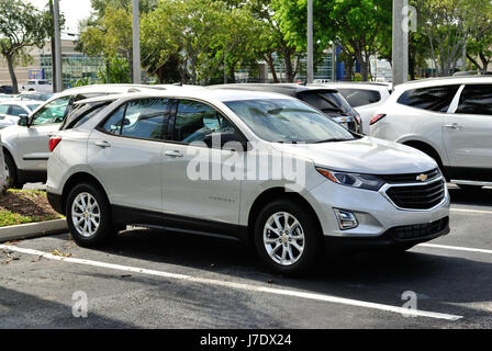 Toutes les nouvelles Chevrolet Equinox 2018 alignés sur le terrain prêt à être vendu. Grieco Ford Fort Lauderdale en Floride le 23 mai 2017. Chevrolet est une division de Banque D'Images