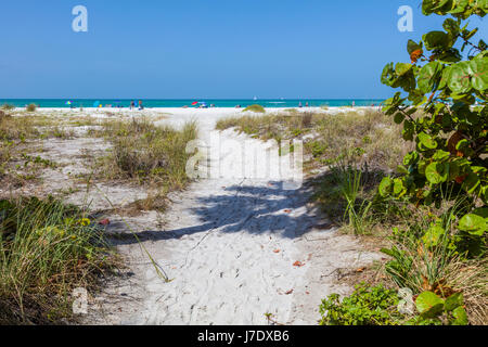 Chemin d'accès à la plage du Lido sur le golfe du Mexique sur Lido Key dans Saraspta Florida Banque D'Images