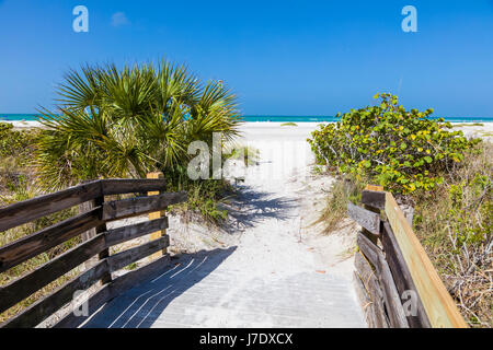 Chemin d'accès à la plage du Lido sur le golfe du Mexique sur Lido Key dans Saraspta Florida Banque D'Images