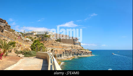 Littoral et promenade près de Puerto Rico village. Gran Canaria, îles Canaries, Espagne Banque D'Images