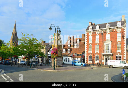 La Place Saint Pierre, Ruthin (Rhuthun), Denbighshire (Sir Ddinbych), pays de Galles, Royaume-Uni Banque D'Images