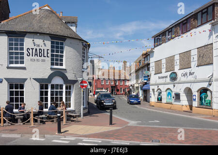 Haut de la rue inférieure Town Quay, Poole, Dorset, Angleterre, Royaume-Uni Banque D'Images