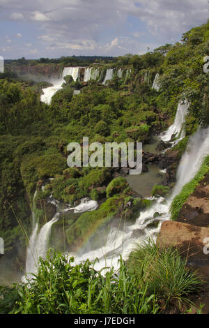 Chutes d'Iguazu, Argentine vu de la voie (Argentine) Banque D'Images