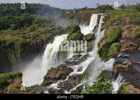 Chutes d'Iguazu, Argentine vu de la voie (Argentine) Banque D'Images