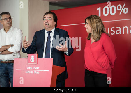 Le porte-parole socialiste, Fernando Acero, Susana Díaz et Guillermo Fernández Vara lors de l'événement a eu lieu ce matin dans la région de Trujillo, l'Estrémadure. Banque D'Images