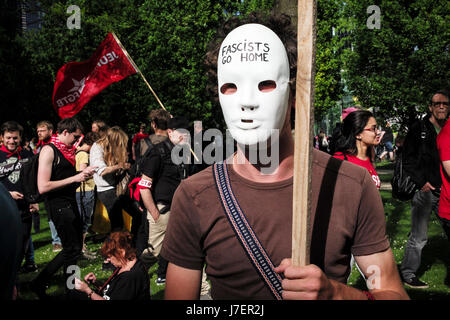 Bruxelles, Belgique. 24 mai, 2017. marche de protestation contre le président des États-Unis d'Amérique dans le centre-ville de Bruxelles, Belgique Le 24.05.2017 Le Président américain, Donald Trump, d'assister à une OTAN (Organisation du Traité de l'Atlantique Nord) Sommet mondial pour le 25 mai. par Wiktor Dabkowski | Conditions de crédit dans le monde entier : dpa/Alamy Live News Banque D'Images