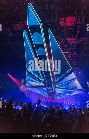 Rosemont, Illinois, USA. 23 mai, 2017. ABEL TESFAYE de The Weeknd l pendant la Starboy Légende de la tour de l'automne à l'Allstate Arena à Rosemont, Illinois Crédit : Daniel DeSlover/ZUMA/Alamy Fil Live News Banque D'Images