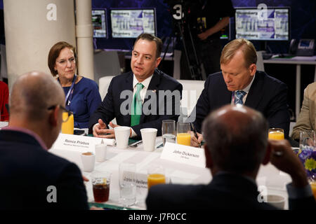 Cleveland, Ohio, USA. 19 juillet, 2016. REINCE PRIEBUS, président du Comité National Républicain, prend la parole lors d'une interview Politique de Bloomberg en marge de la Convention Nationale Républicaine (RNC) à Cleveland, Ohio, États-Unis, le mardi 19 juillet 2016. © 2016 Patrick T. Fallon Crédit : Patrick Fallon/ZUMA/Alamy Fil Live News Banque D'Images