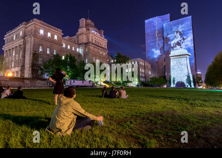 Montréal, Canada. 24 mai, 2017. Cité Mémoires Grand tableau sur les murs du palais de justice de Montréal (Champ-de-Mars). Cité Mémoire dispose de 20 tableaux multimédia sur l'histoire de Montréal. Crédit : Marc Bruxelles/Alamy Live News Banque D'Images